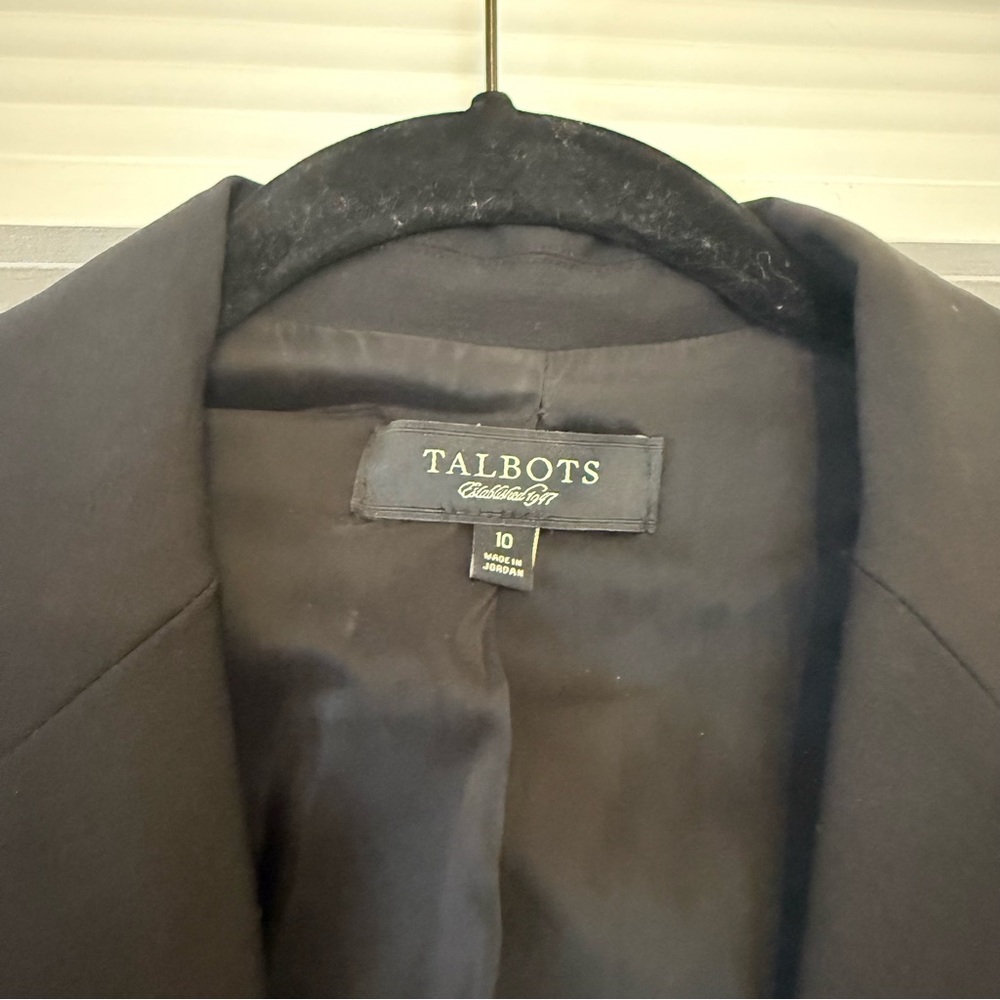 Talbots Wool Blend Classic Black Blazer Sz 10 Business Casual Office Minimalist - Picture 2 of 6